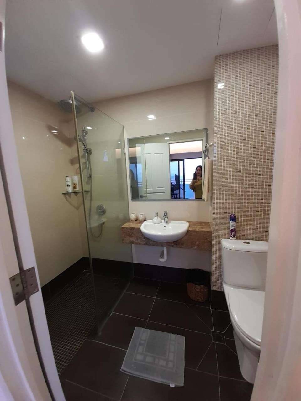 Susie'S Resort Seaview Suites At Sri Sayang Batu Ferringhi Eksteriør billede